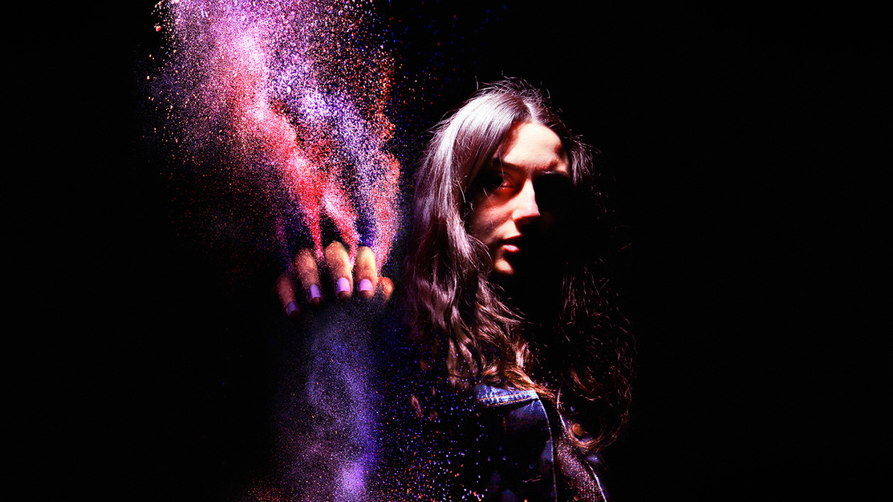 PGT PRO woman pigments grabbing colorful LoRes