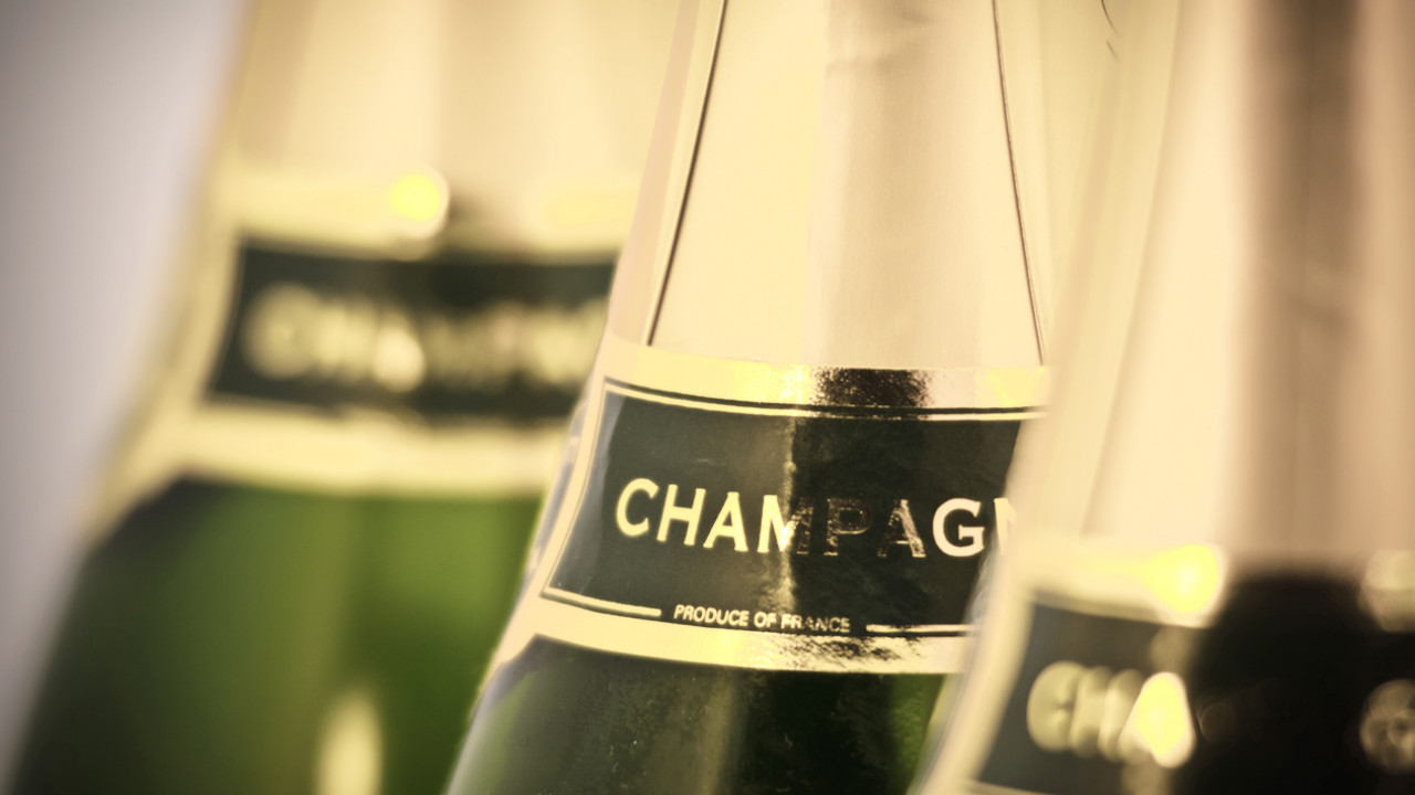 PRT APP champagne bottle neck HiRes